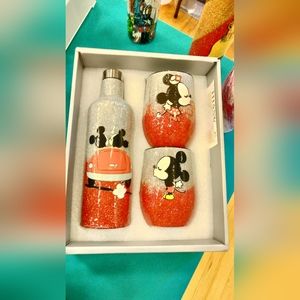 Mickey and Minnie wine set.